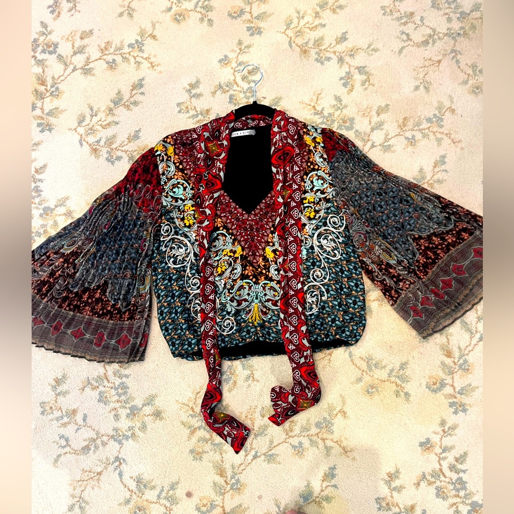 ALICE+OLIVIa Flutter Sleeve Top